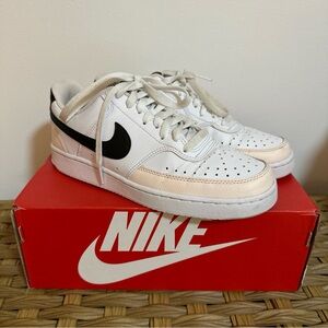 Nike Women’s Court Vision Low Size 8 Sneakers